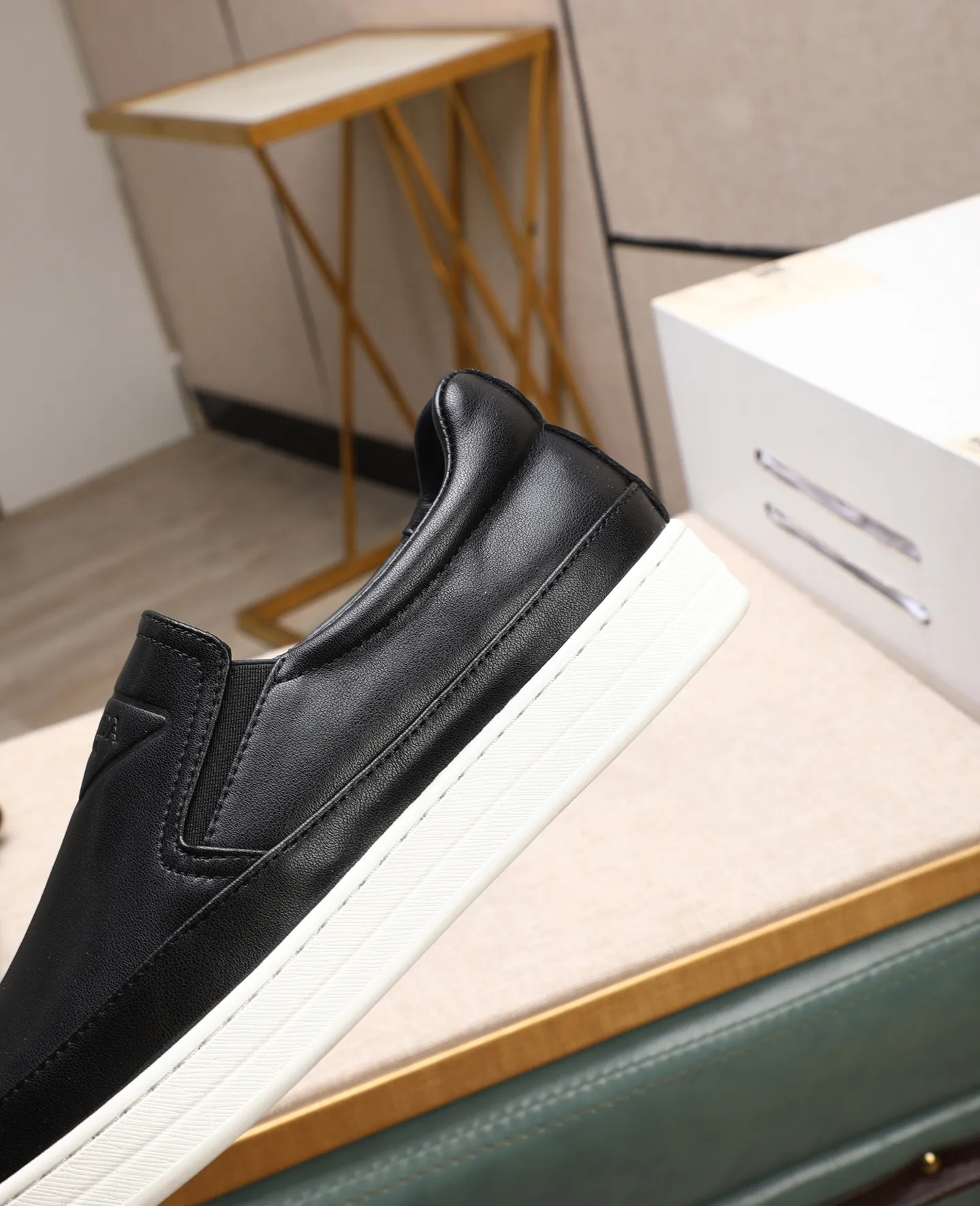 Men's men's shoes 💰440 🌹🌹[PRADA—Prada] latest model 🙈original replica! 👟👟👟Available here. The workmanship is top-notch. The upper is made of Italian 🇮🇹Imported calfskin. ❗️Breathable genuine leather lining @Suitable for travel. The original version has an enlarged engraved sole, making it suitable for all kinds of travels, showing low-key luxury. Let quality speak for itself. Color: Size: 38-44